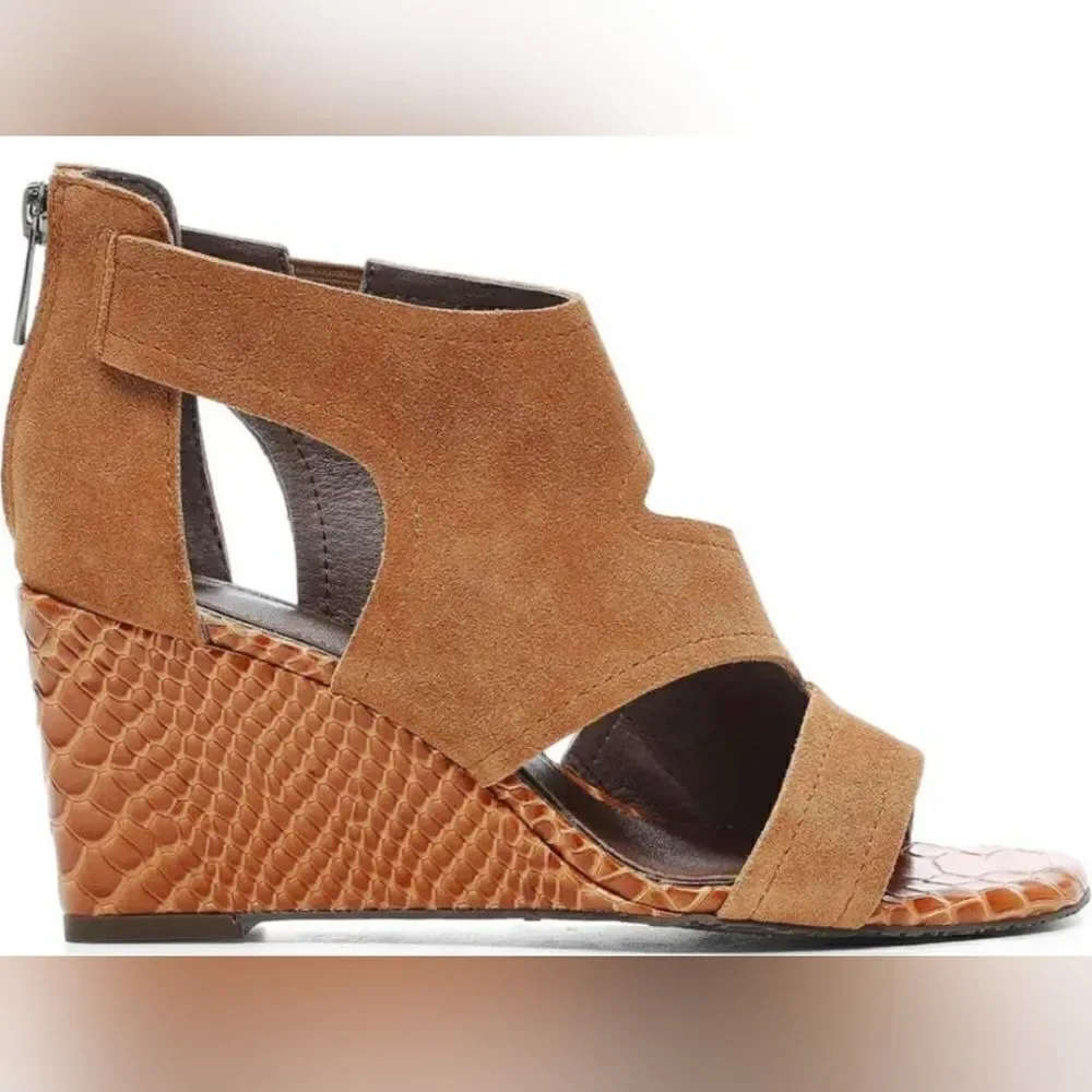 Donald Pliner Preppy Academia Coastal Capsule Neutral Minimalist Wedge Heel 7M
